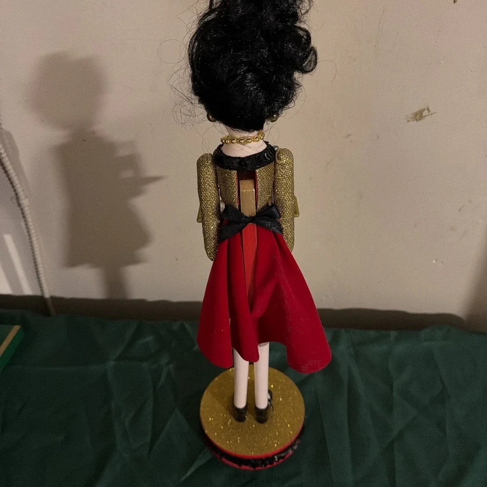 Collectible‎ Pier 1 Imports Holiday Woman Wine Server Nutcracker Figurine